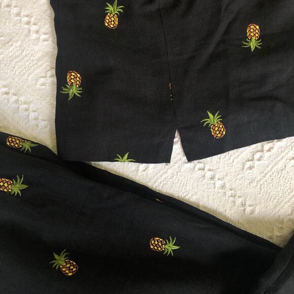Y2K Plaza South Petite 10 Pineapple Embroidered Linen-Blend 2Pc Set Tank & Capri - Picture 4 of 14